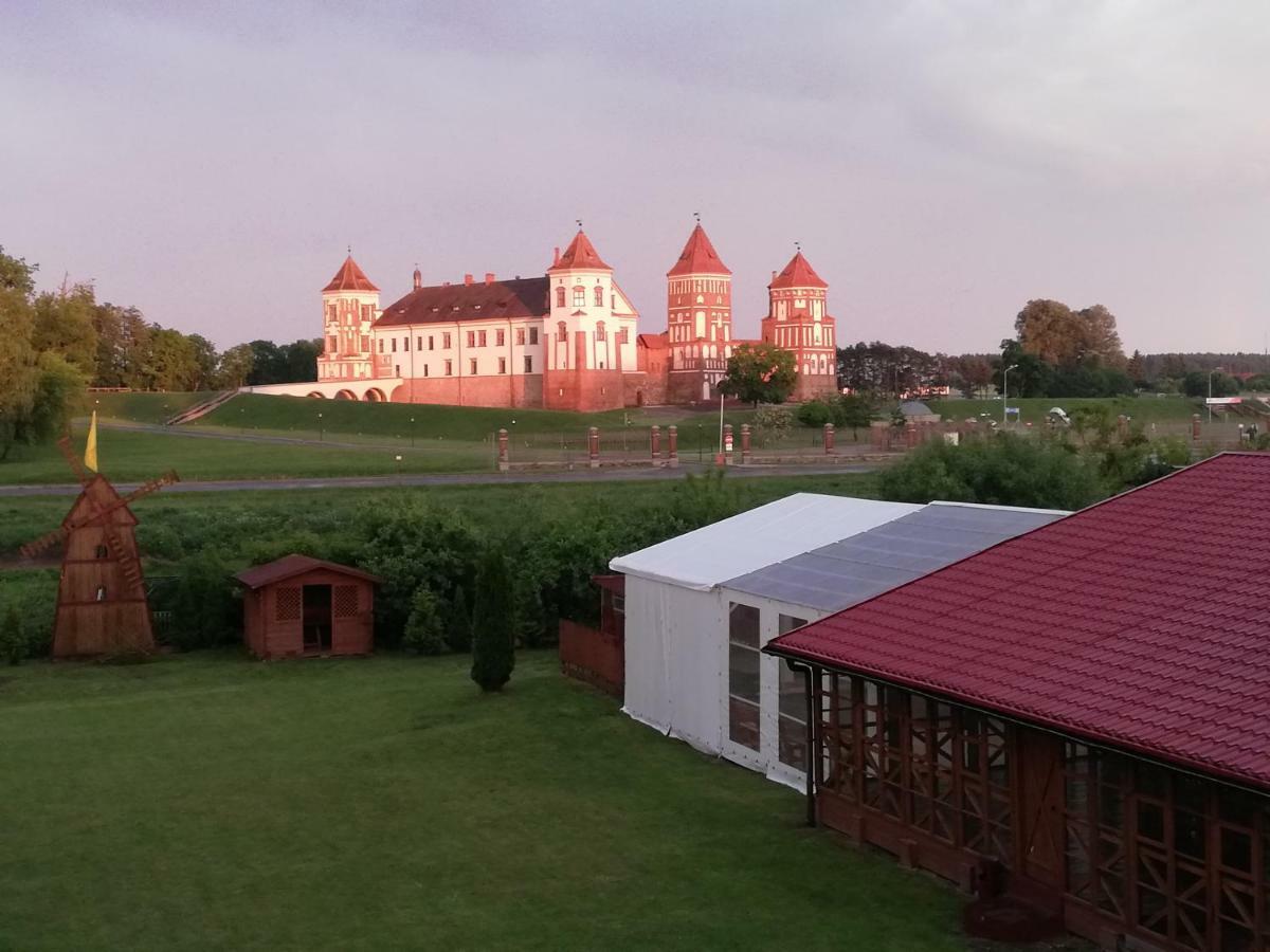 Hotel Usadba Zamkovoe Predmestie Mir Exterior foto